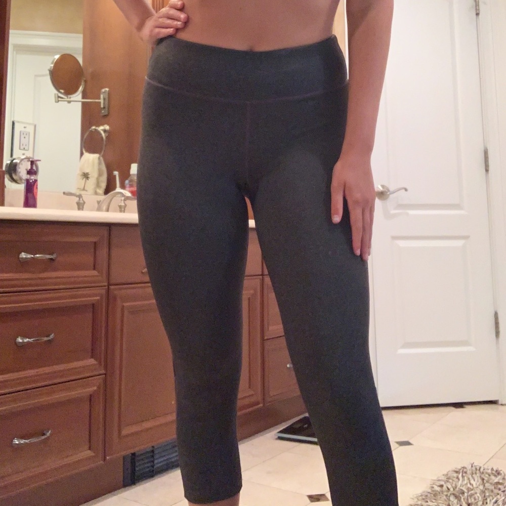 🆕!!Calvin Klein Dark Grey Cropped Leggings